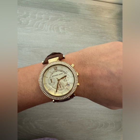 Michael Kors watch - worn 3 times! - Picture 7 of 9